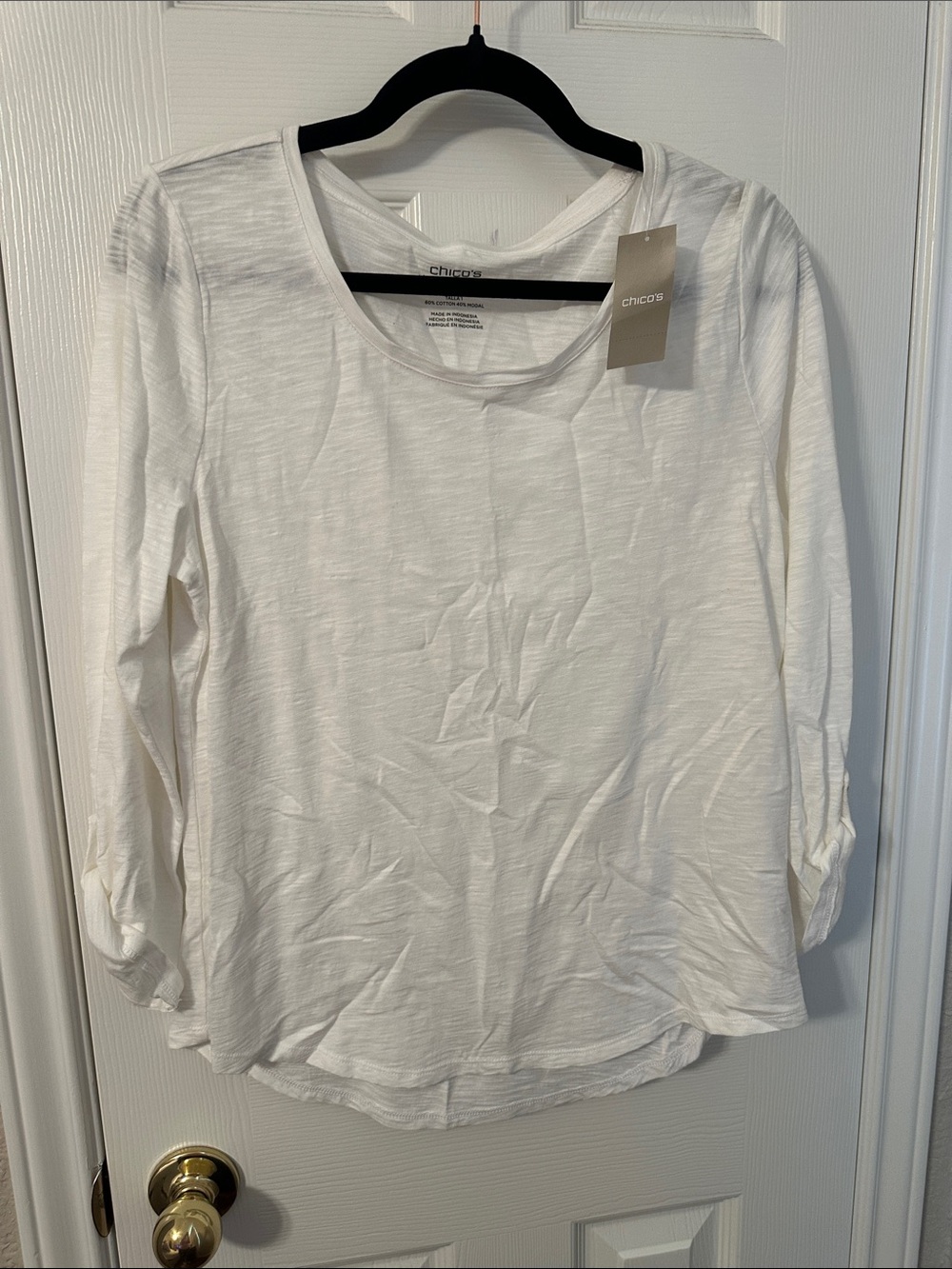 Chico's White Long-Sleeve Scoop Neck Tee